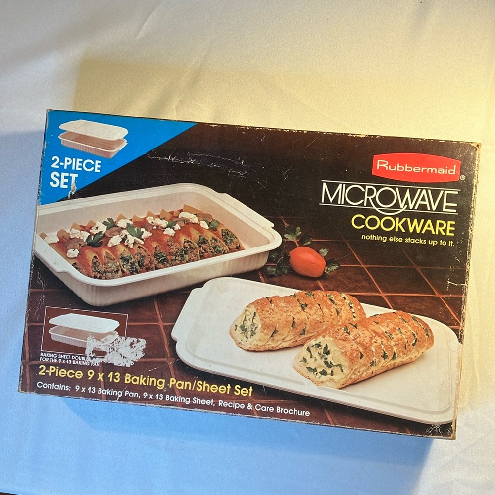 Rubbermaid Microwave Cookware 1983 in Box. Never Used. Set Number 8538. U.S.A.